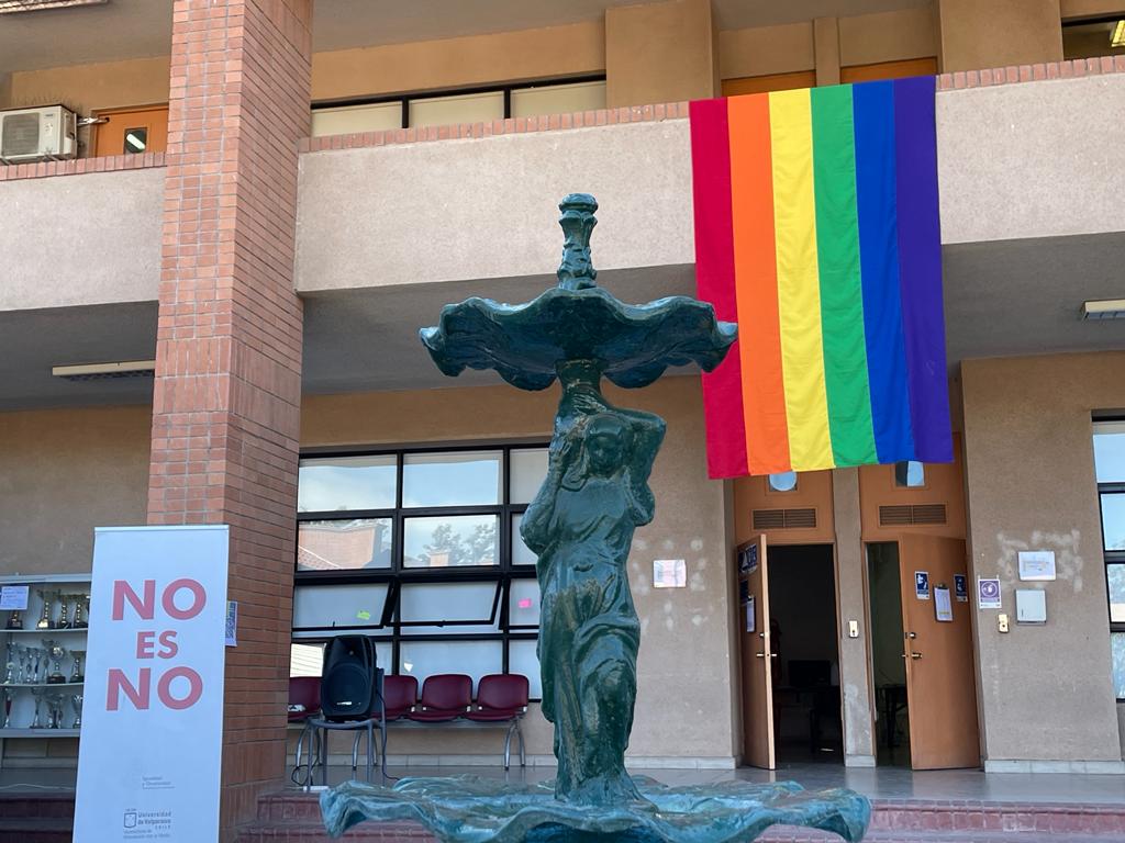 Campus San Felipe desplegó la bandera de la diversidad 
